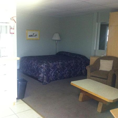 Raccoon Lodge Motel Sylvan Lake Habitación foto