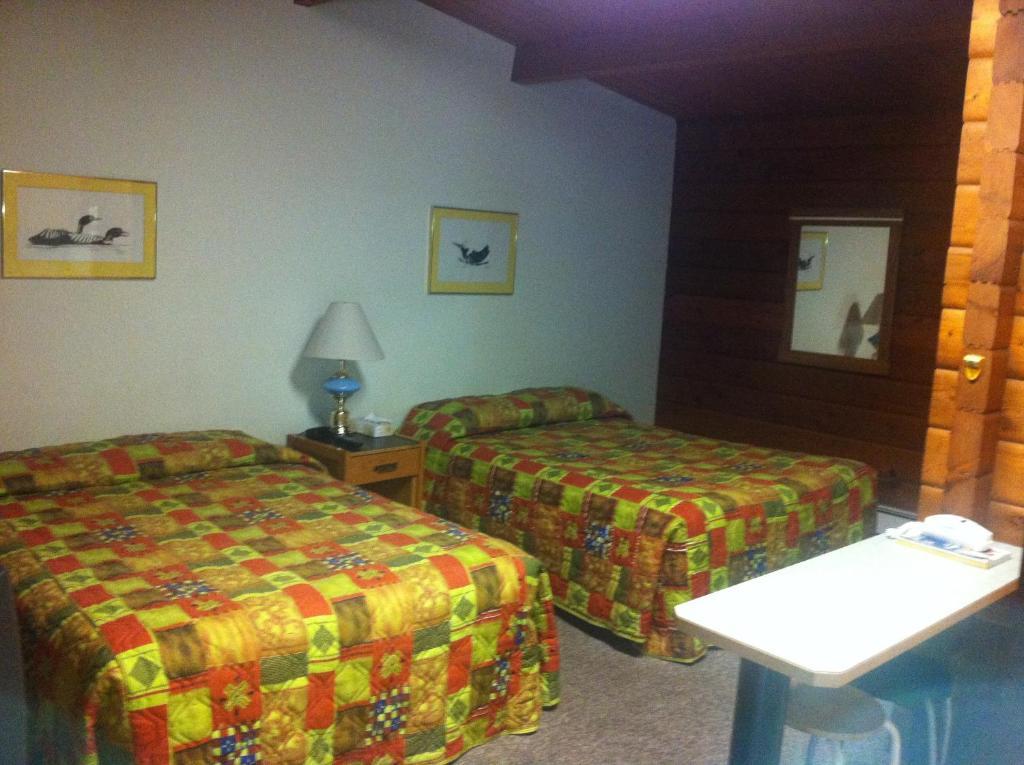 Raccoon Lodge Motel Sylvan Lake Habitación foto