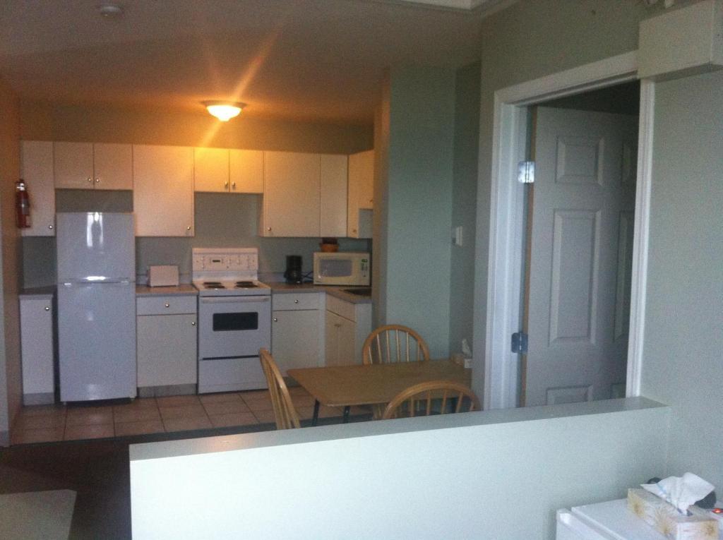 Raccoon Lodge Motel Sylvan Lake Habitación foto