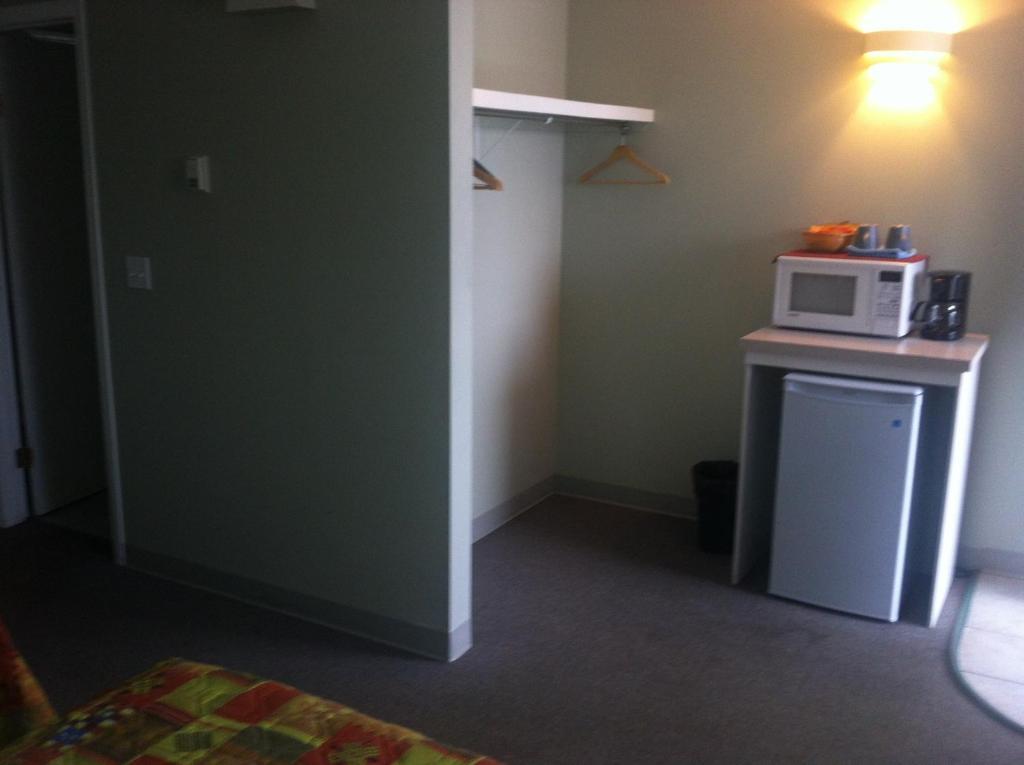 Raccoon Lodge Motel Sylvan Lake Habitación foto